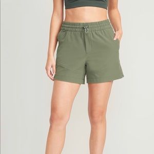 High-waisted StretchTech Shorts Plus 2x Old Navy NWT - Terrestrial Green